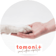 tomoni＋ Logo