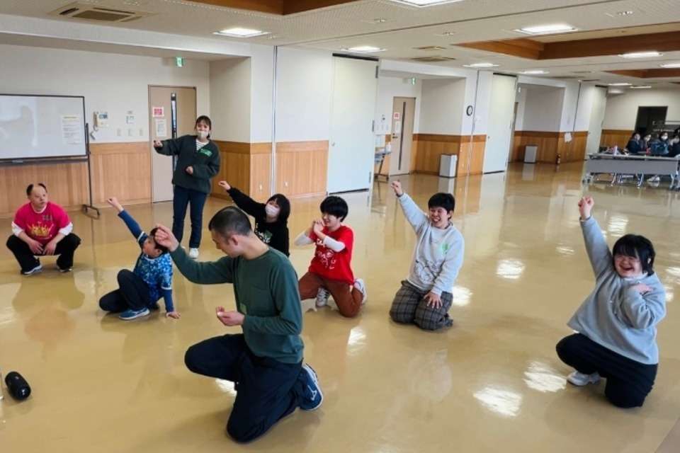 心踊るあるまの木の画像