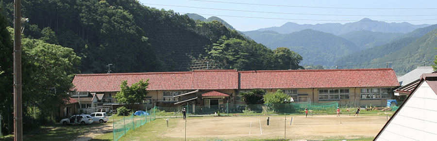 木造校舎を残し隊の画像