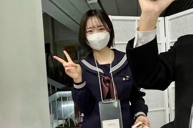 【卒業生メッセージ】「震災で救われた命を、今度は守る側へ」。海上自衛官になった彼女の原点／元夢団・里見天のメインビジュアル