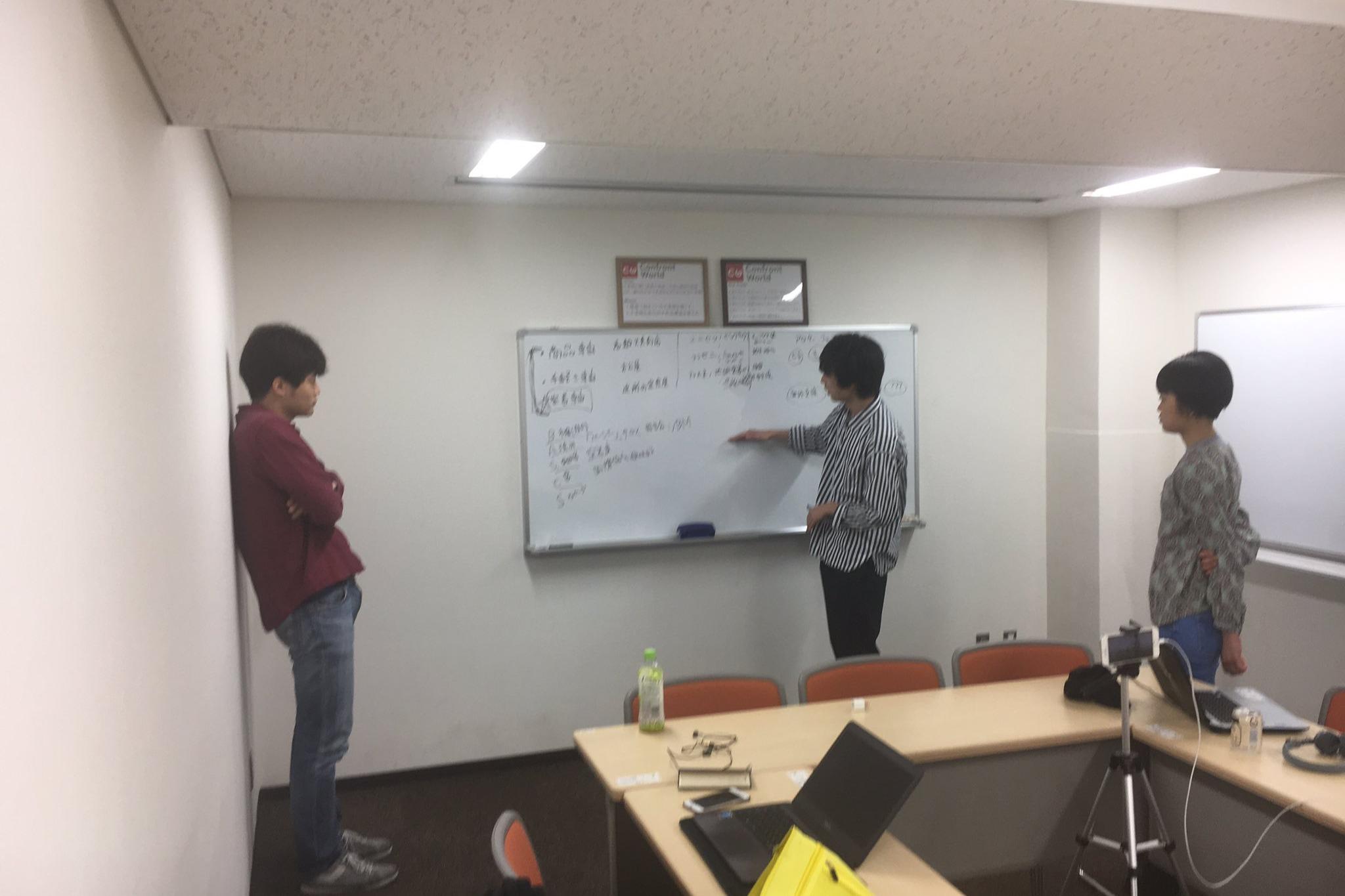 コンフロントワールドの始まりのメインビジュアル