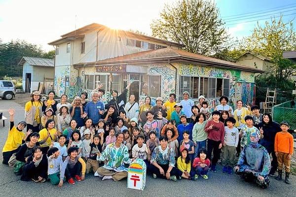 【居場所の壁に、私たちの季節が咲きました！】のメインビジュアル