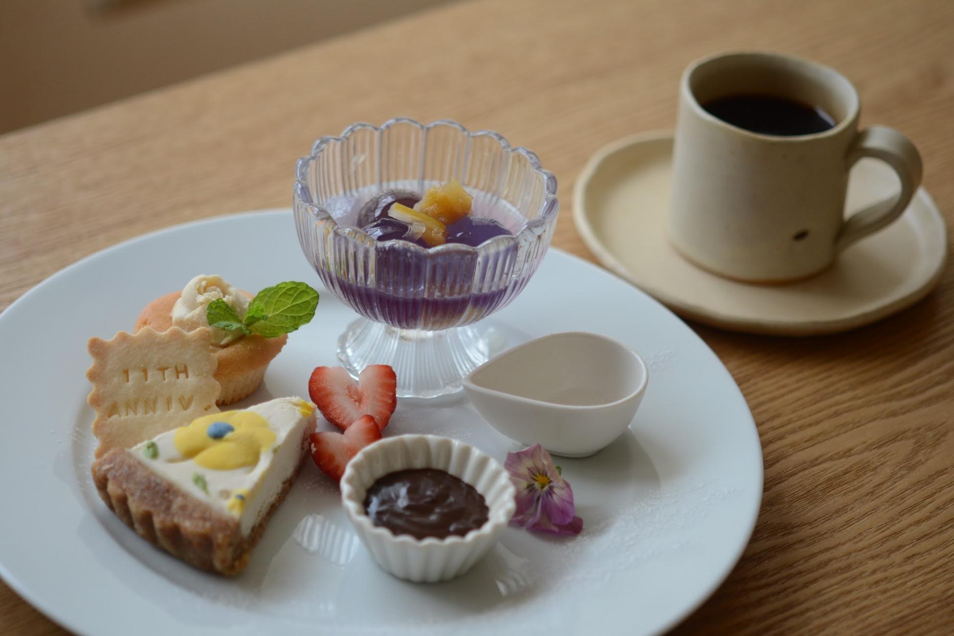 お菓子という「入口」から。世界を広げ、想いをつなぐのメインビジュアル