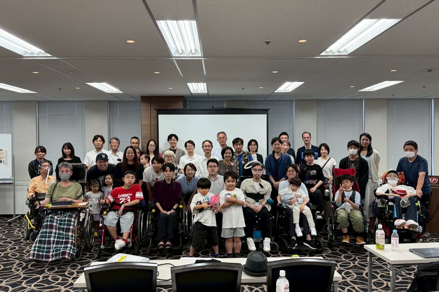 「赤」く灯せ、希望の灯火。みんなで子どもたちの未来を照らそう。— Light it up "Red" for Hope.の画像