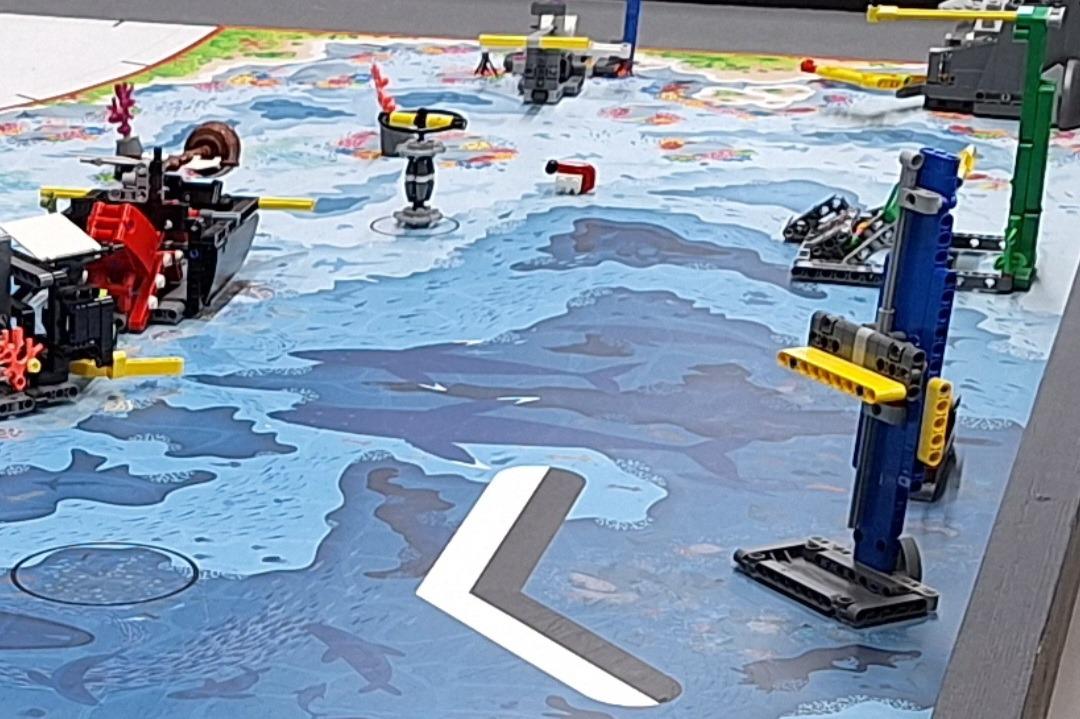 ロボットプログラミング世界大会出場のポスターを駅に貼りたいです！の画像