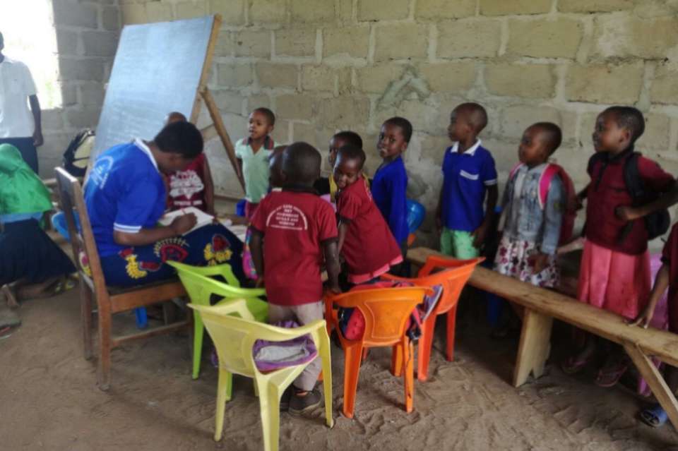 タンザニアでの学校建設支援のメインビジュアル