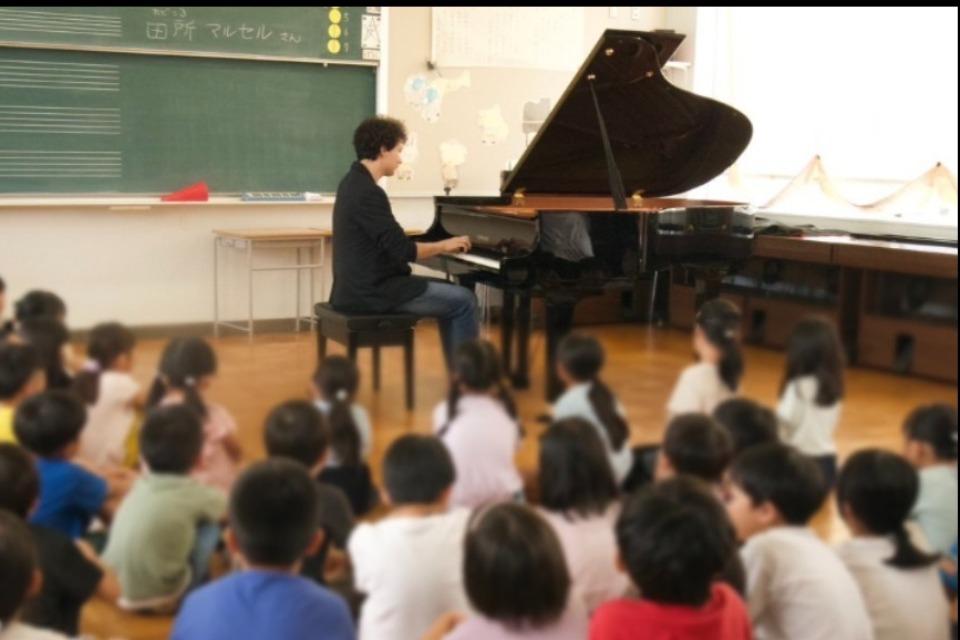 小中学校、幼稚園、保育園へのアウトリーチ事業のメインビジュアル