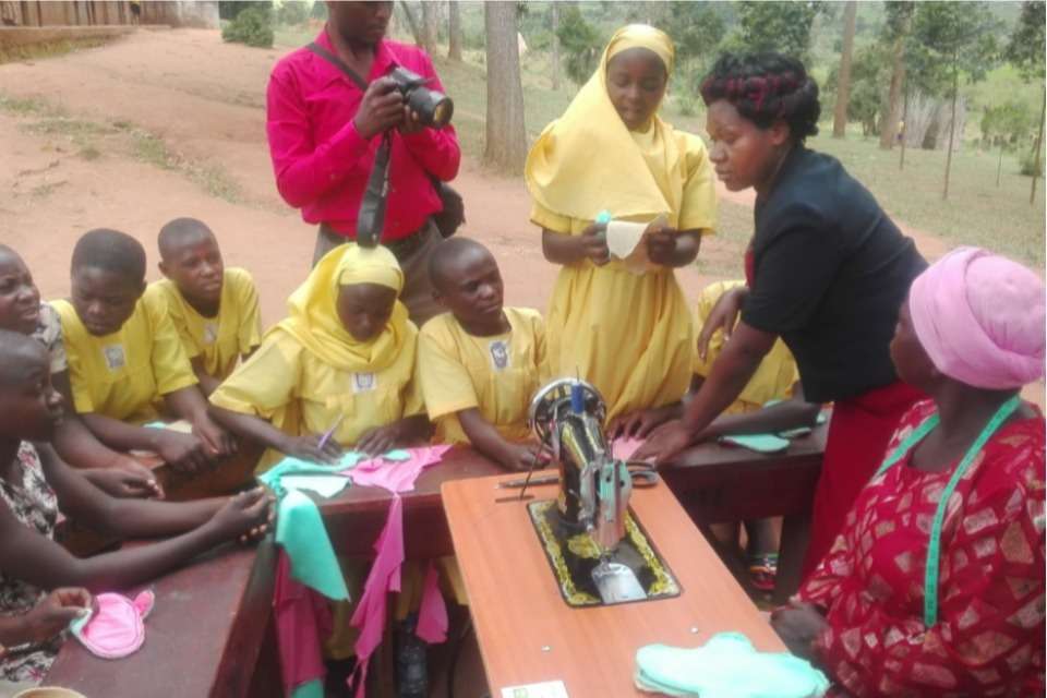 「生理で学校に行けなくなる女子学生の教育環境改善事業」のメインビジュアル