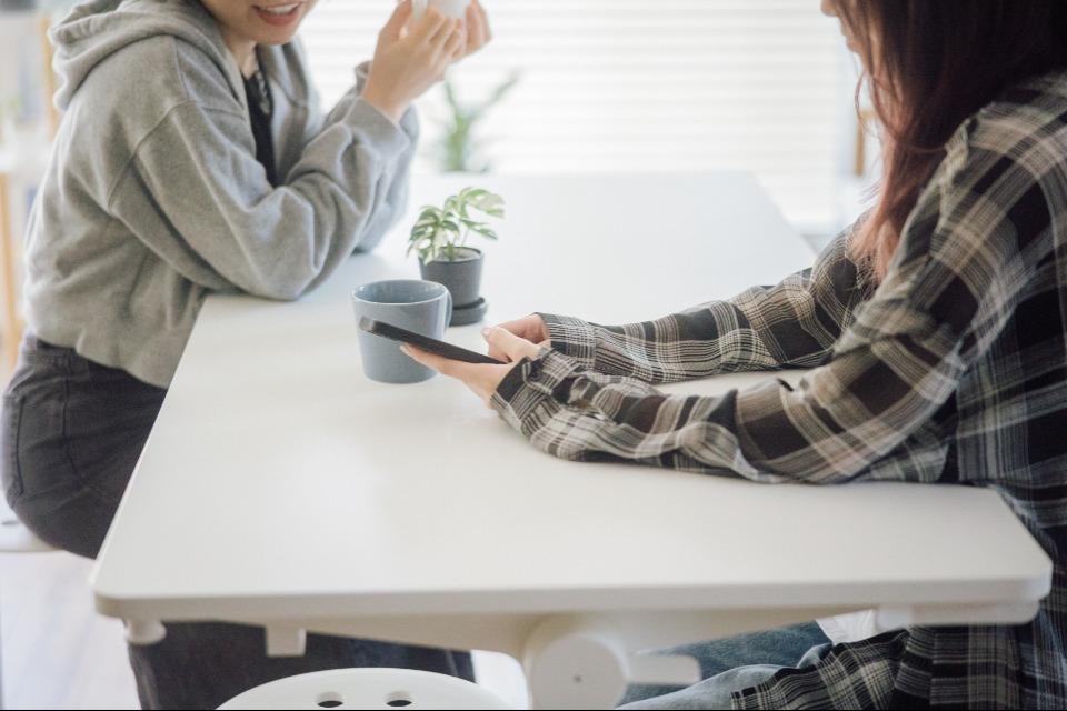家族を頼ることができない若者への「衣・食・住」支援のメインビジュアル