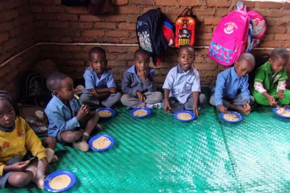 マラウイでの給食支援のメインビジュアル