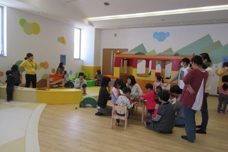 地域みんなで子育て事業のメインビジュアル