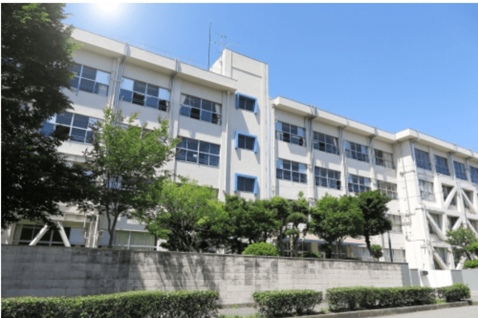 公立中学校内での学習支援のメインビジュアル