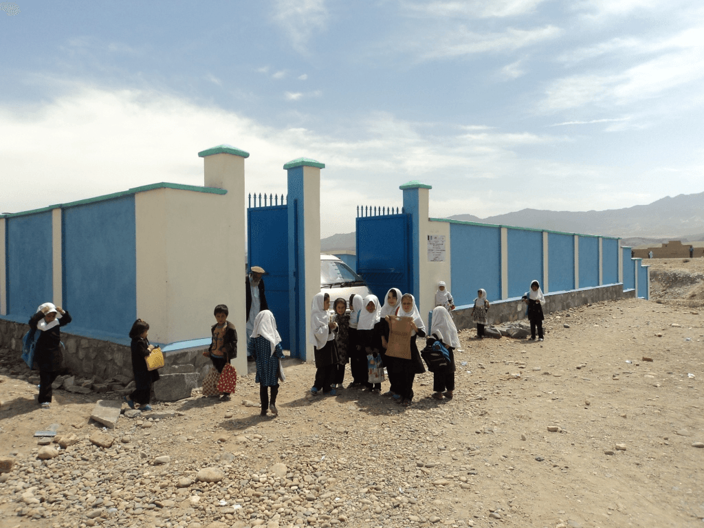 子どもたちに、安全な水と 安心できる学習環境をのメインビジュアル