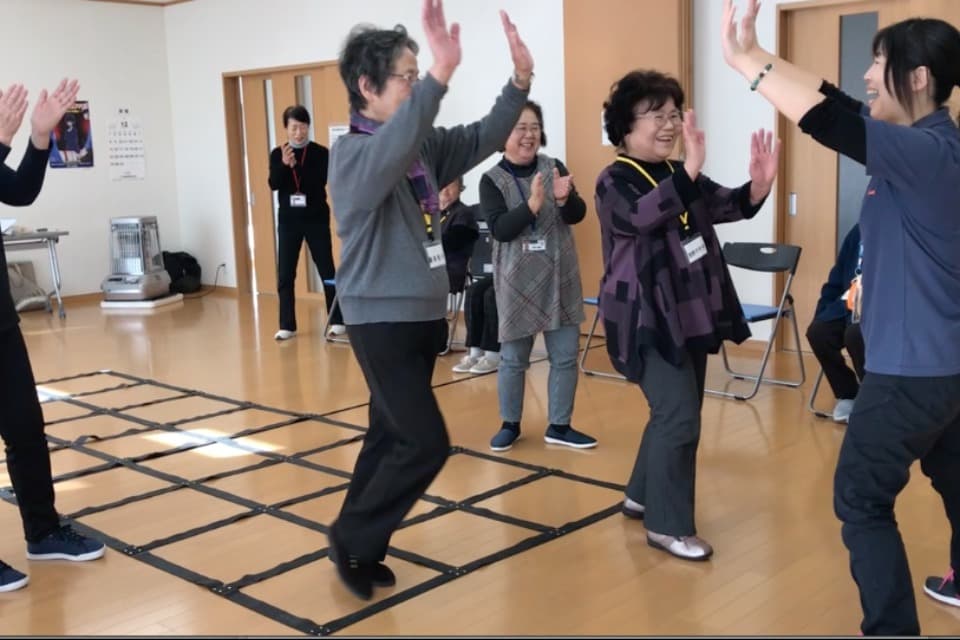 国立市でボランティアを10人養成し、10人の高齢者の歩行と認知機能を10%改善する、健康づくりプロジェクト10×10×10。のメインビジュアル