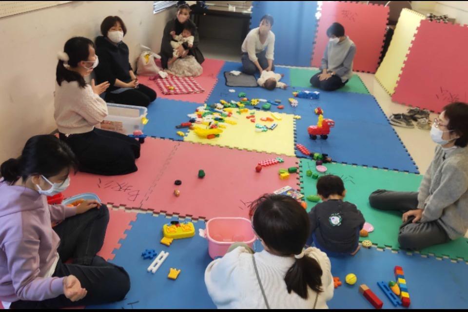 おしゃべりひろば 子育てサロン~てあそびうたとよみきかせ~のメインビジュアル