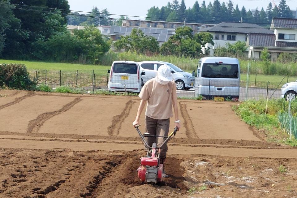 荒廃してしまっている畑の再生事業のメインビジュアル