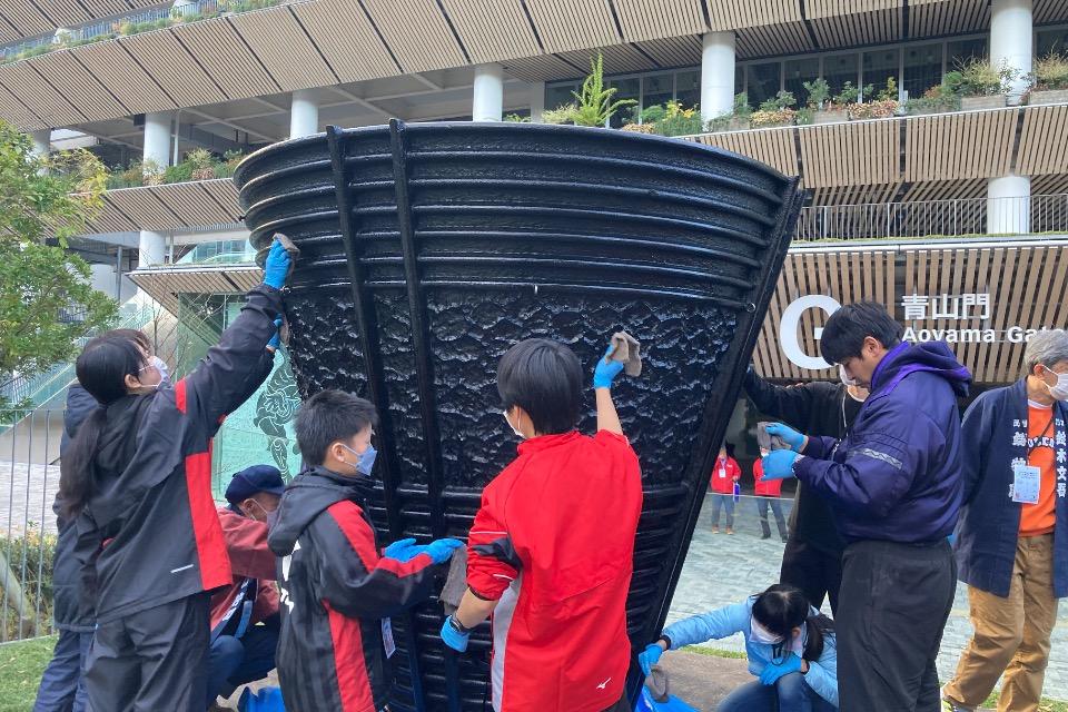 国立競技場でアスリートと旧聖火台を磨くイベントに参加のメインビジュアル