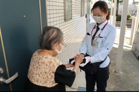 5人の高齢者の見守り Image