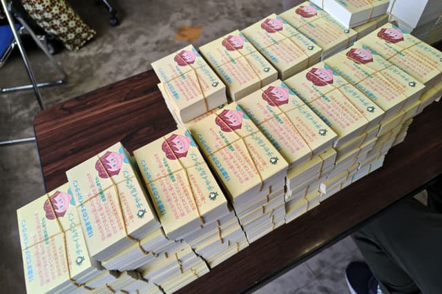 子どもたちに届けるカードが500枚作れます Image