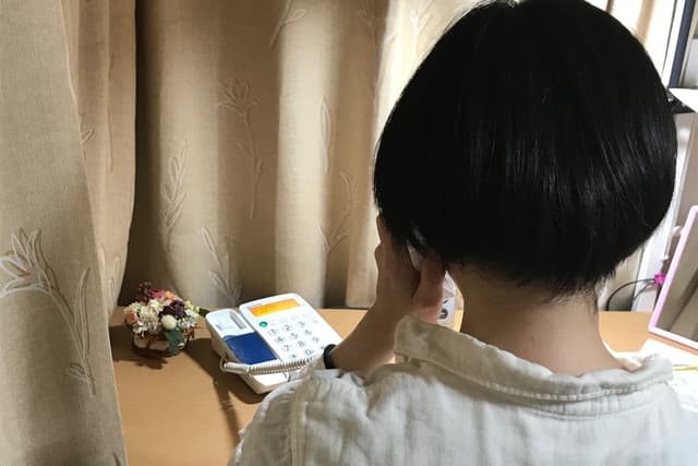 5人の子どもが25分間、電話をかけられます Image