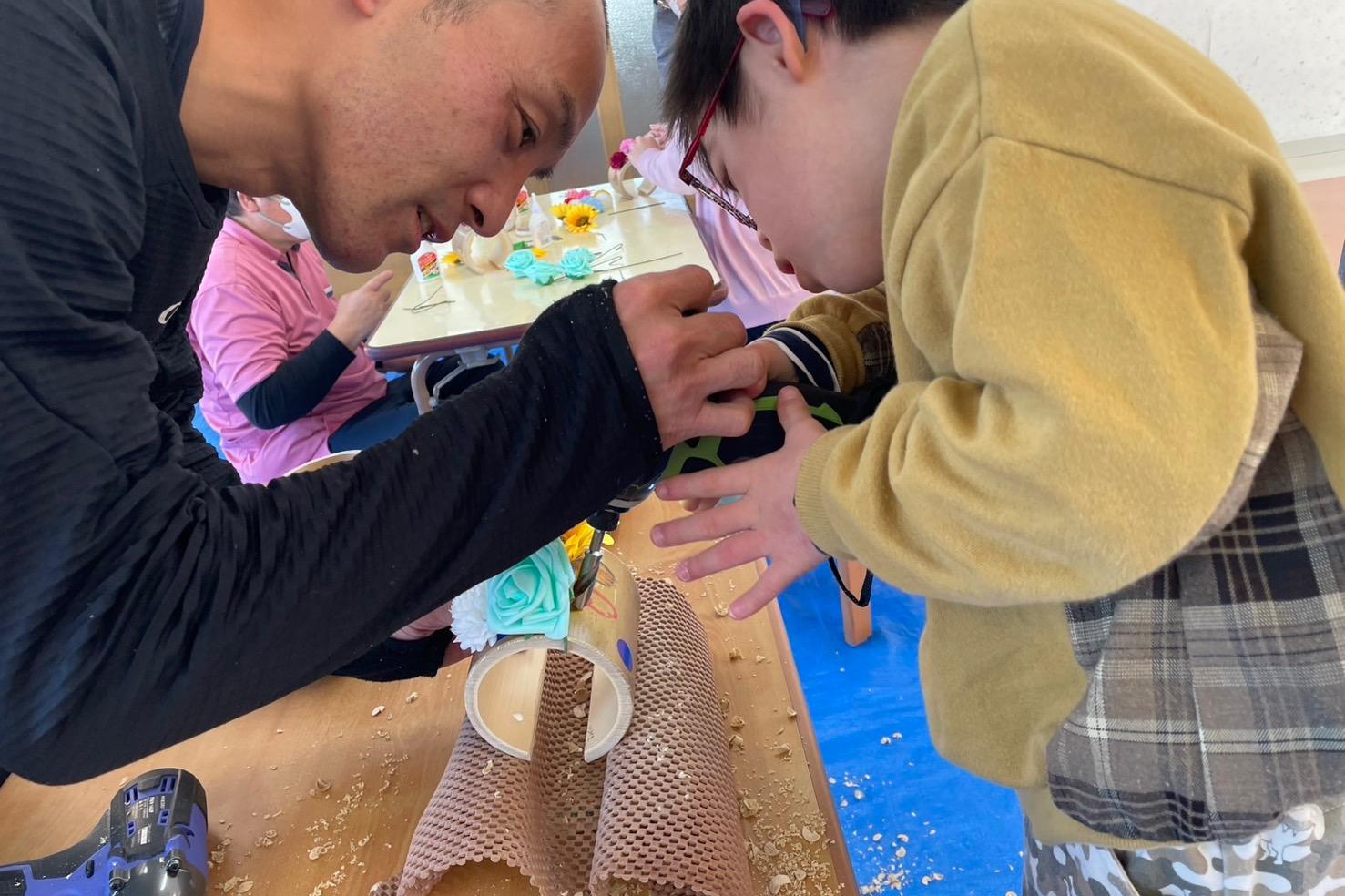 障害児でもできる竹クラフト体験の画像