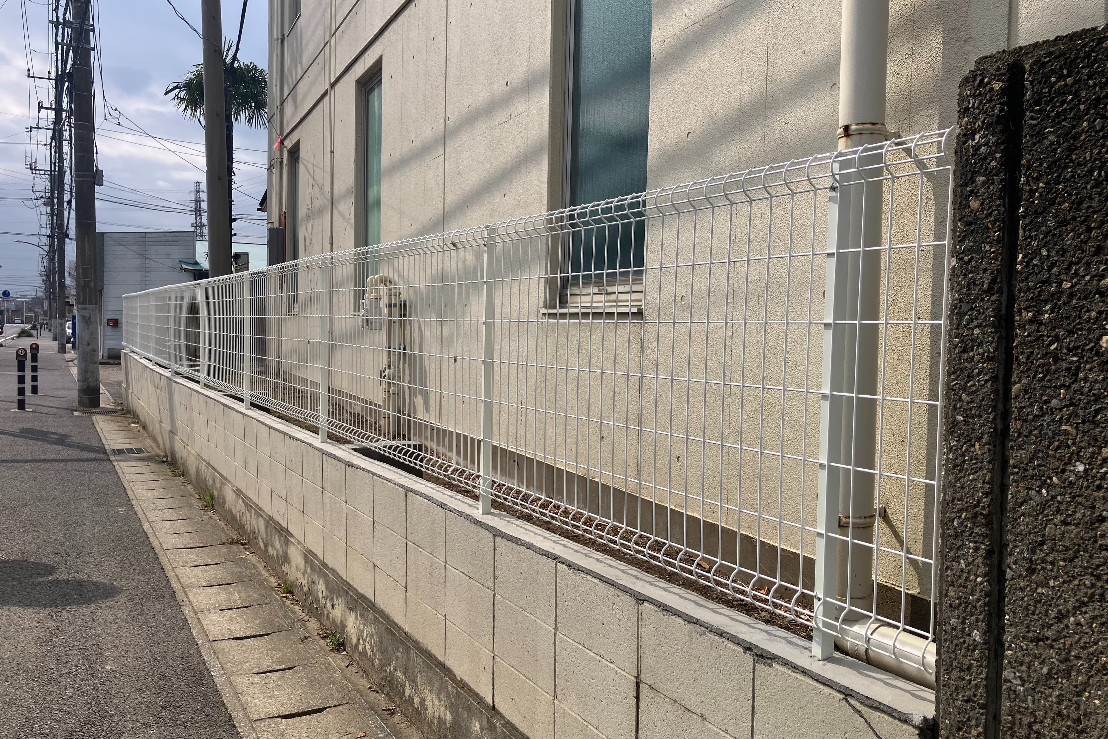 学校側面のブロック塀の改修の画像