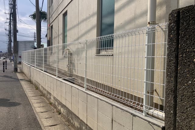 学校側面のブロック塀の改修の画像