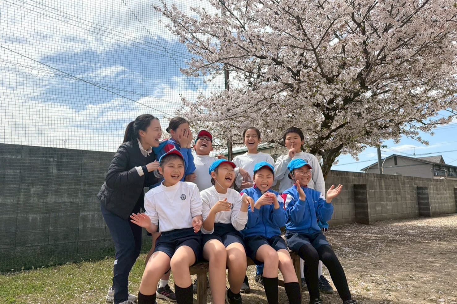 【지속후원 4명】으로, 교원들이 강습회나 ICT 교육 연수에 참가하기 위한 비용을 지원하여, 예나플랜 교육과 STEAM 교육 등 아이들의 가능성을 넓히는 배움의 질을 높일 수 있습니다.の画像