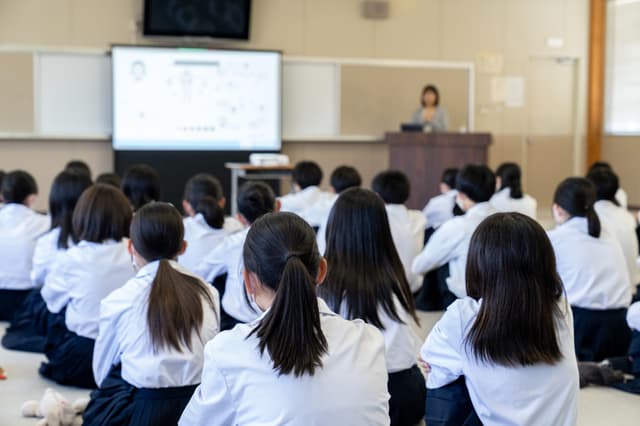 TGPが学生に包括的性教育を実施するため Image
