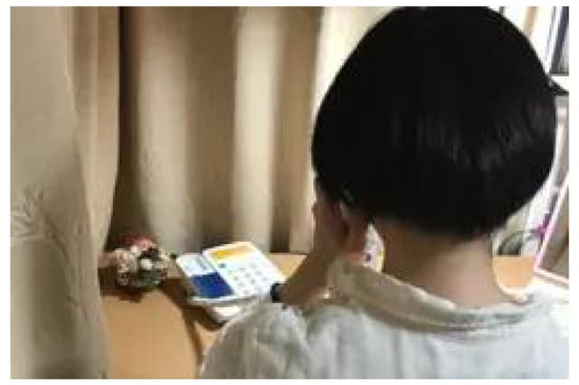 5人の子どもが25分間、電話をかけられます Image