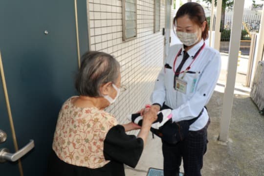 11人の高齢者の見守り Image