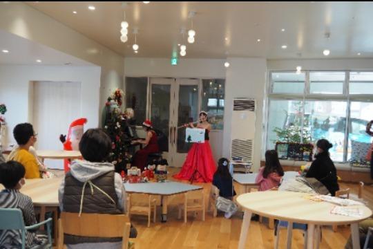 アーティストと一緒に笑顔(*^^*)の画像