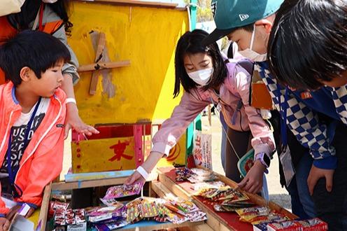 寄付いただくとその翌日に駄菓子屋を開店できますの画像