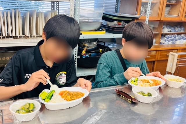 子ども一人分の食事の画像