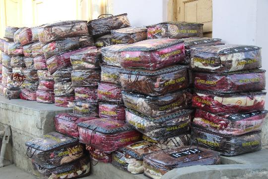 寒さをしのぐ毛布を提供の画像