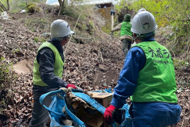 安全対策ビブス(参加者同士を山の中で見失わないため)の画像