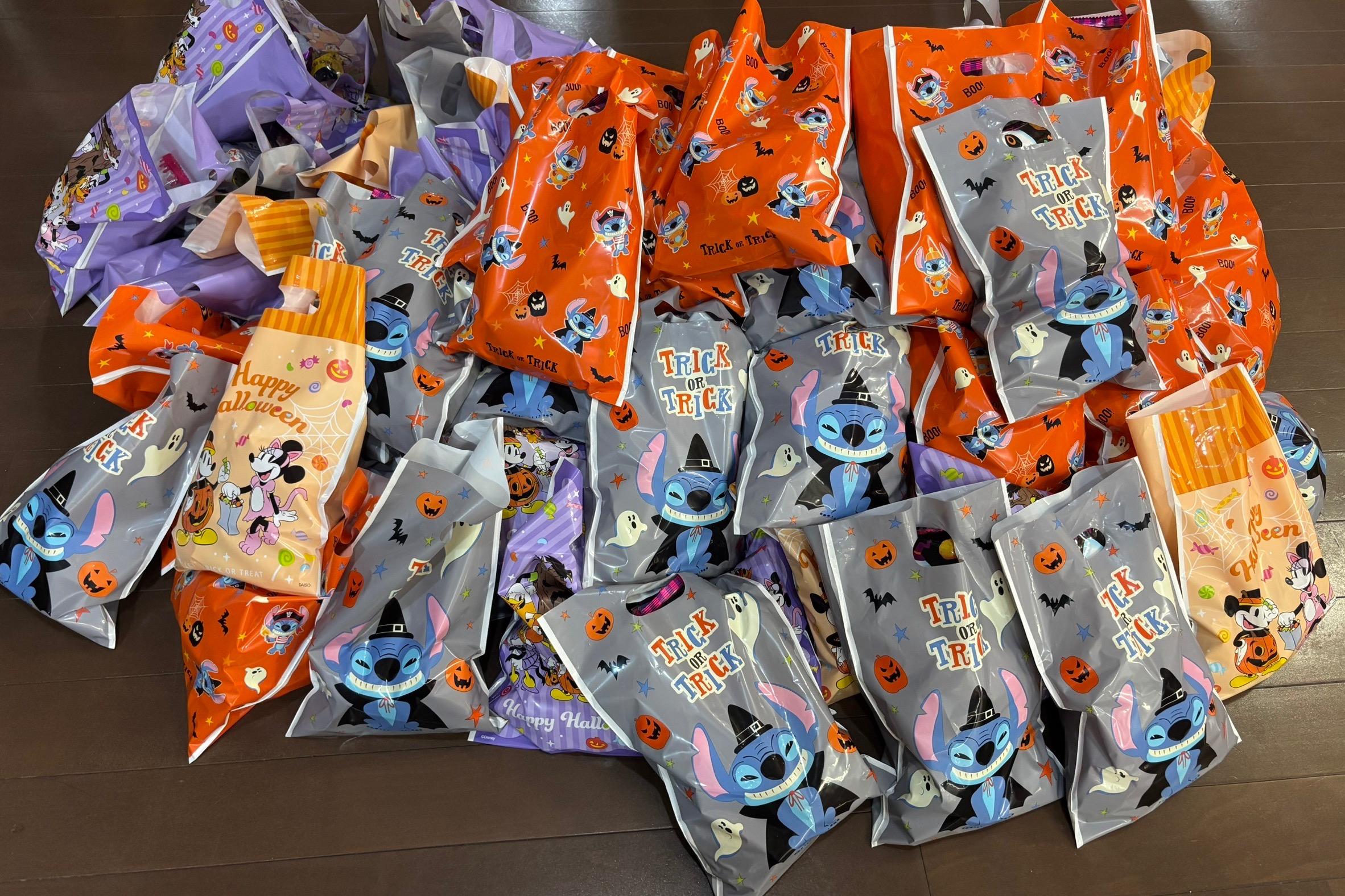 お菓子の詰め合わせを準備していますのメインビジュアル