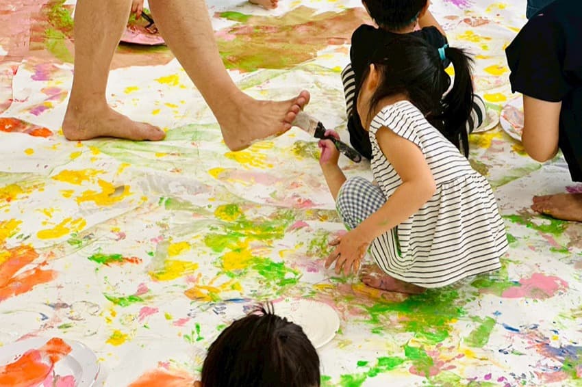 2025年度「絵の具まみれになろう♪」活動報告のメインビジュアル